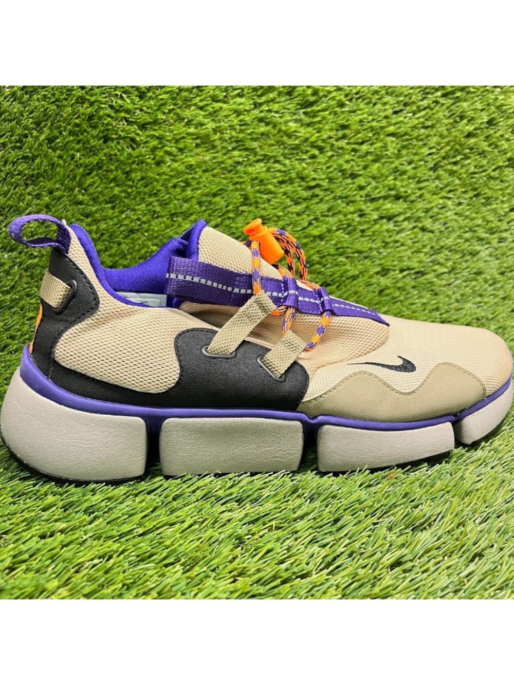 Nike Pocket Knife DM Mens Size 9.5 Beige Black Athletic Running Shoes Sneakers